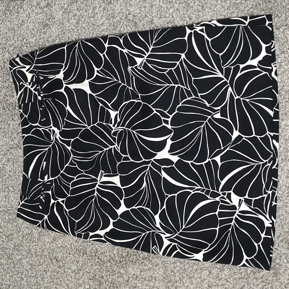 Vintage Talbots Black and White Leaf Print Pencil Skirt